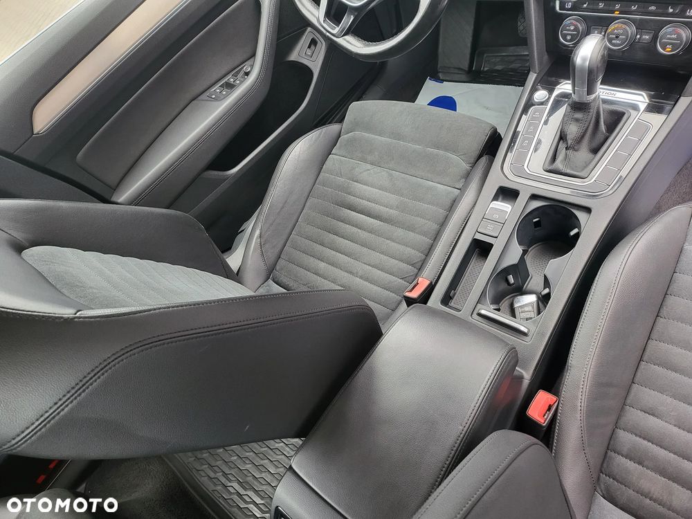 Volkswagen Passat Variant 2.0 TDI SCR 4Motion DSG Highline - 15