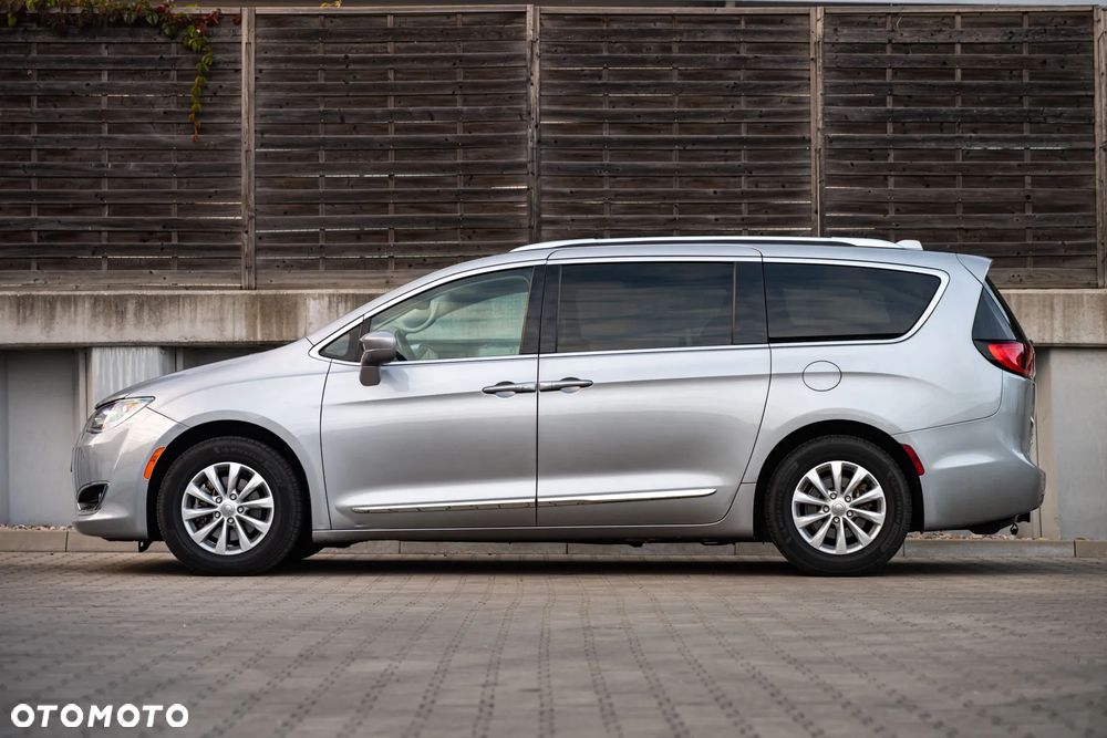 Chrysler Pacifica - 5