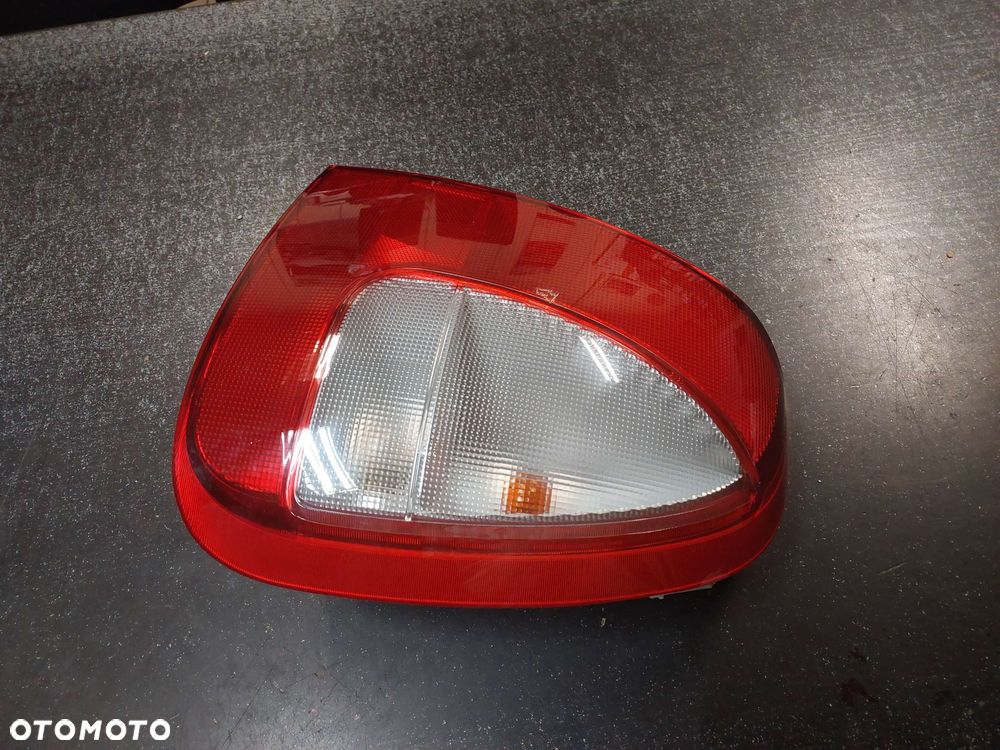 lampa tylna prawa (sedan hatchback) --NUBIRA 97-99