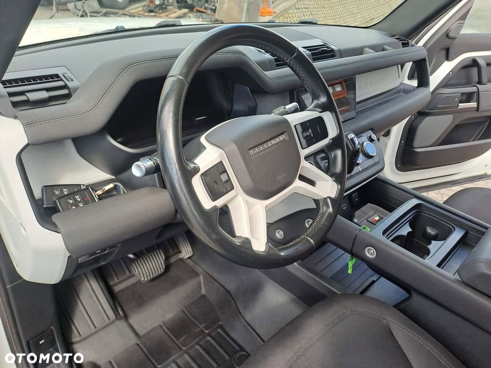 Land Rover Defender - 7