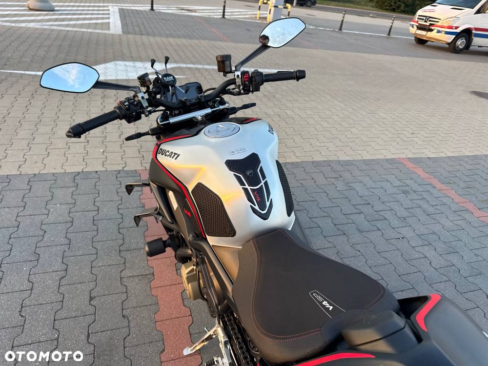 Ducati Streetfighter V4 - 4