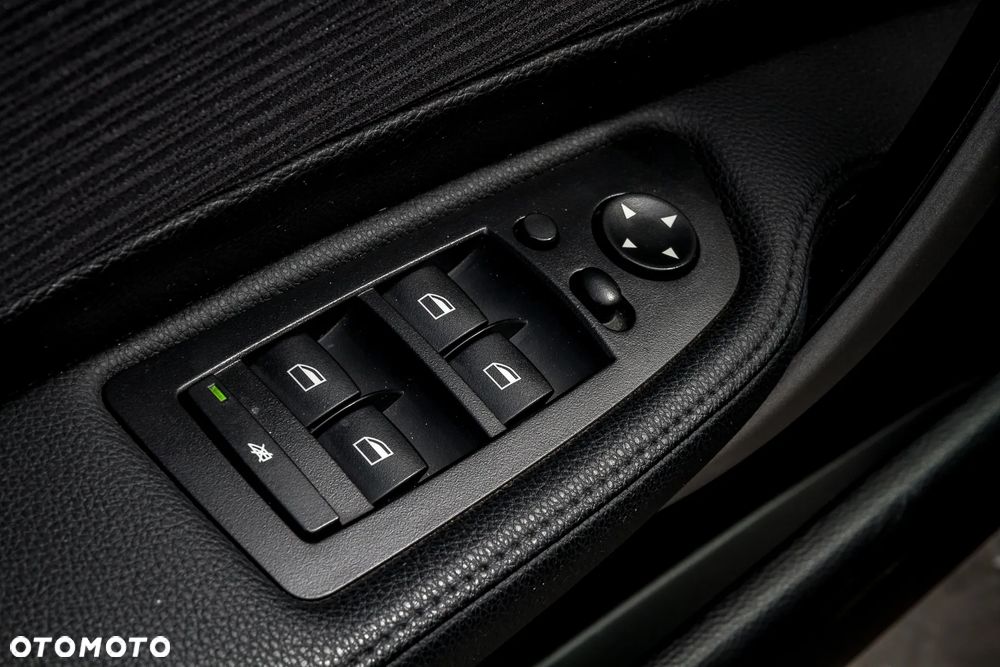 BMW Seria 1 116i - 36