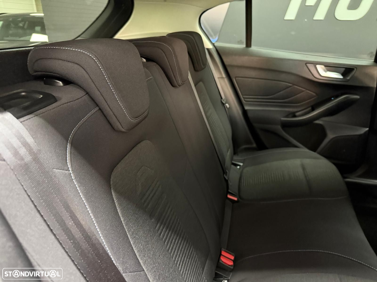Ford Focus 1.0 EcoBoost Titanium - 38