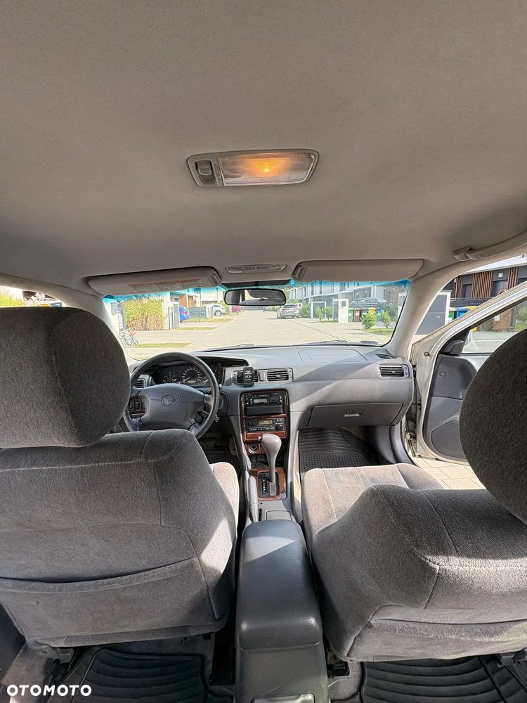 Toyota Camry - 16