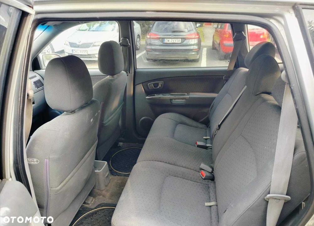 Kia Carens - 5