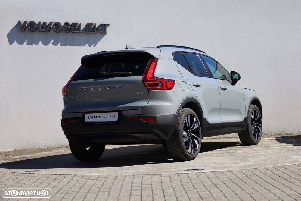 Volvo XC 40 2.0 B3 Plus Dark - 30