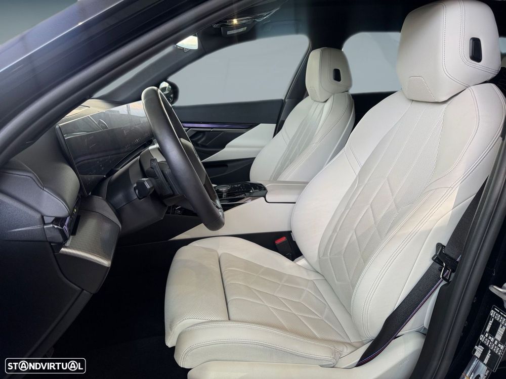 BMW 520 d Pack Desportivo M Pro — fotografia 10