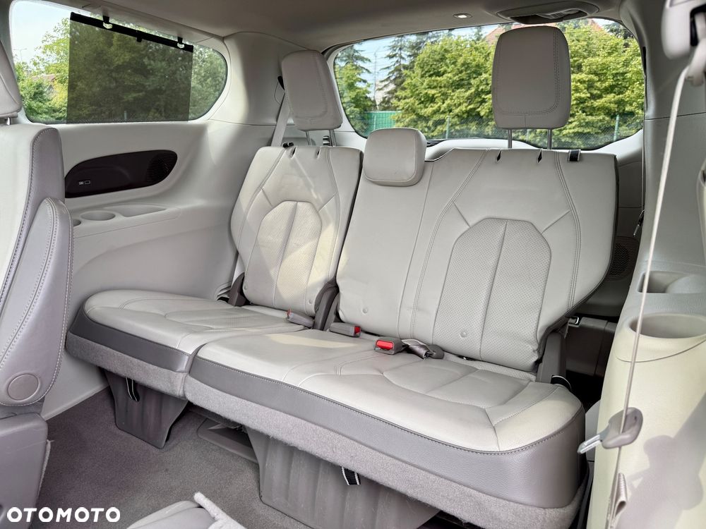 Chrysler Pacifica - 17