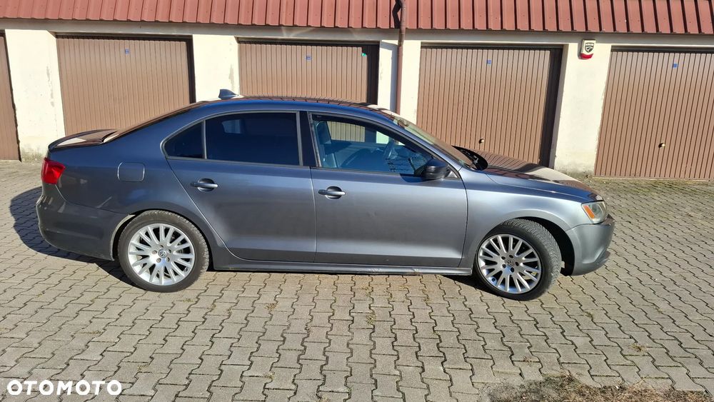Volkswagen Jetta - 4