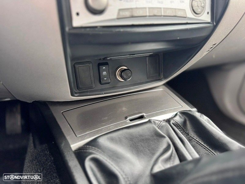 Mitsubishi L200 2.5 DI-D CD Invite AC 4WD - 29