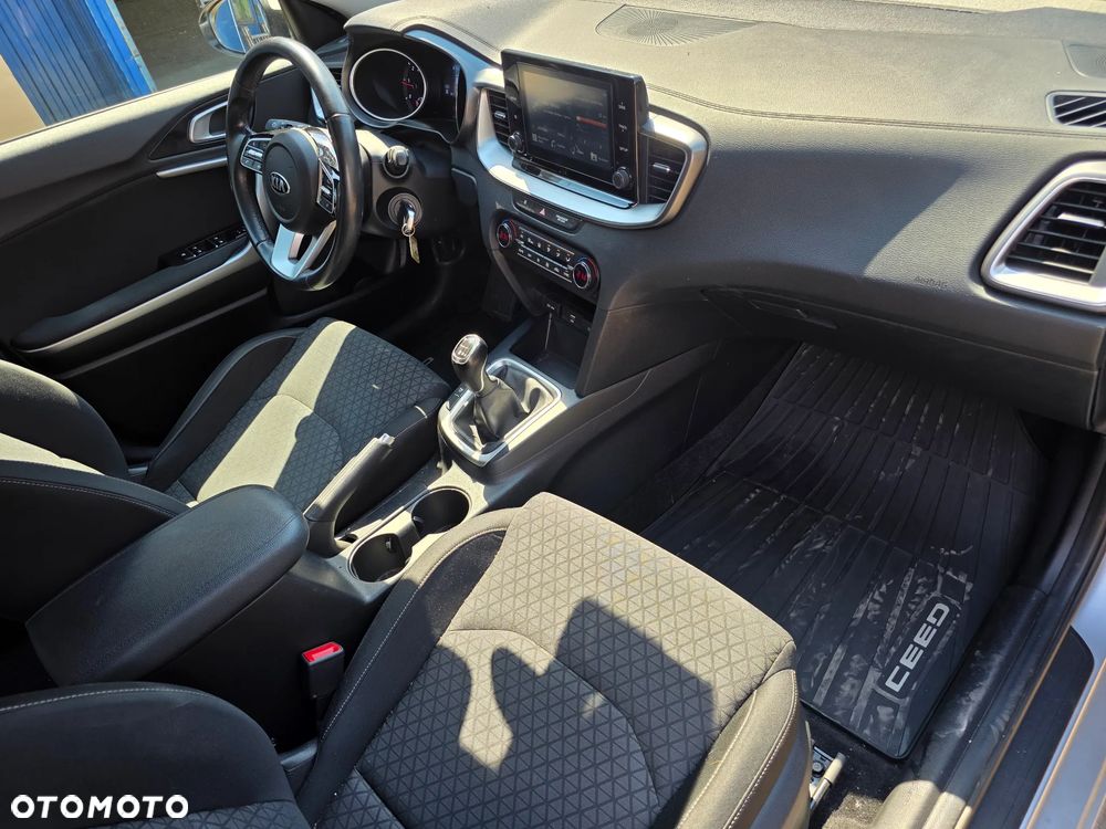 Kia Ceed 1.6 CRDi mHEV M - 12