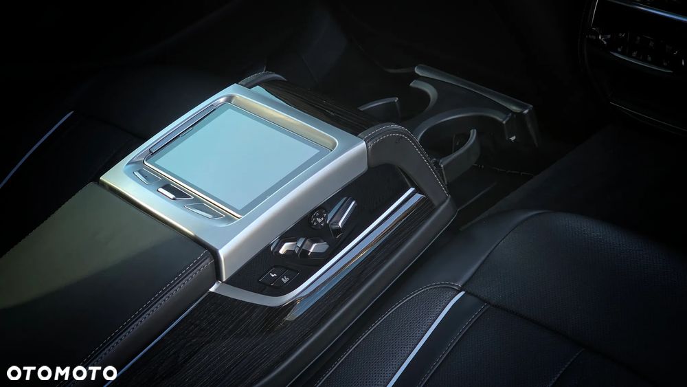 BMW Seria 7 750Li Edition Exclusive - 27