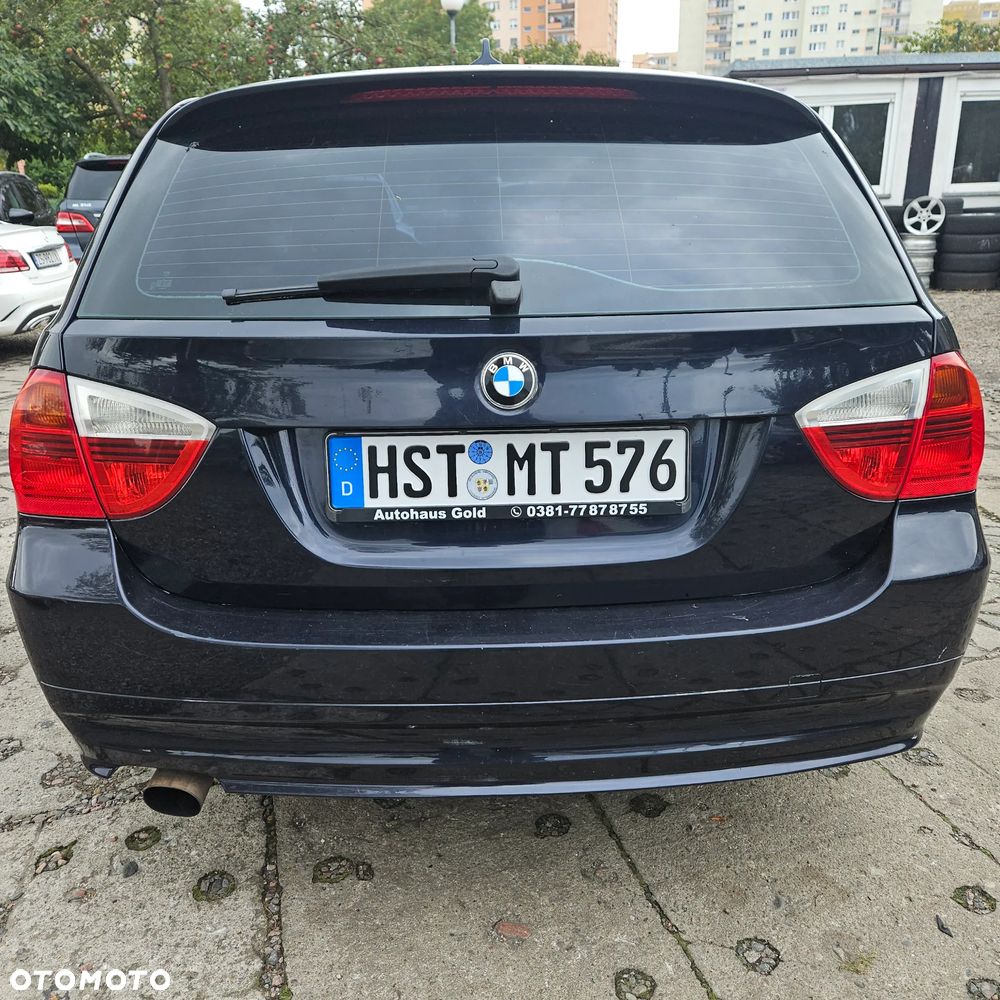 BMW Seria 3 318i Touring - 12