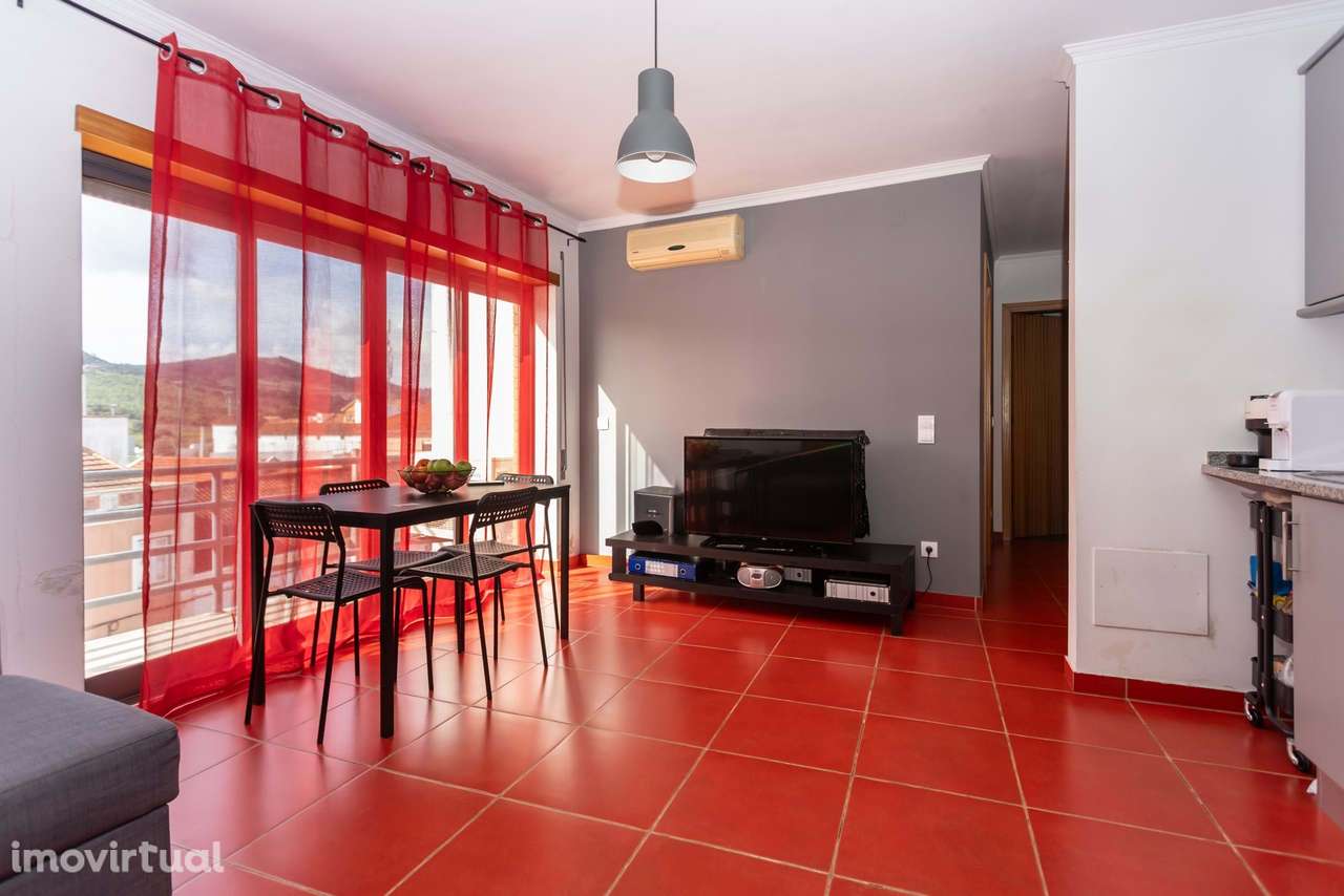 T1 com Varanda e Parqueamento no Pinheiro de Loures! - Grande imagem: 2/17