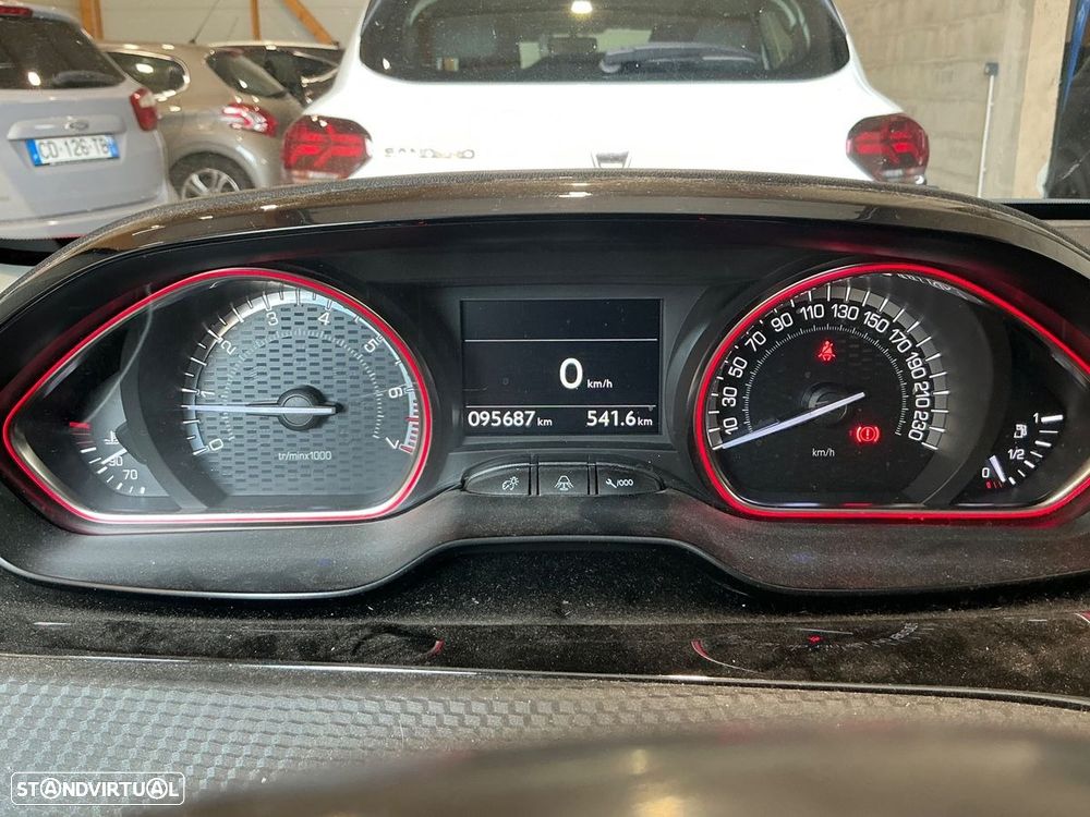 Peugeot 2008 1.2 PureTech GT Line - 6