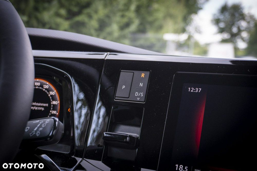 Volkswagen Multivan - 24