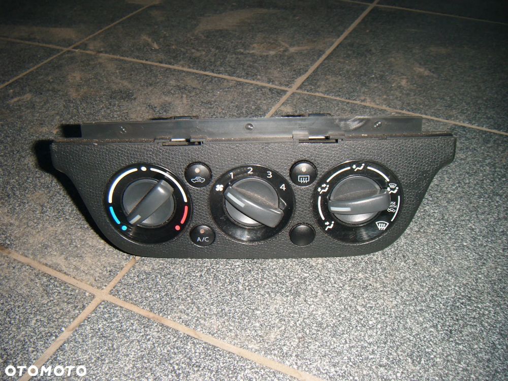 suzuki swift mk6 07r panel sterowania nawiewem - 1
