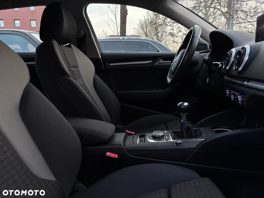 Audi A3 Sportback 2.0 TDI Ambiente - 8