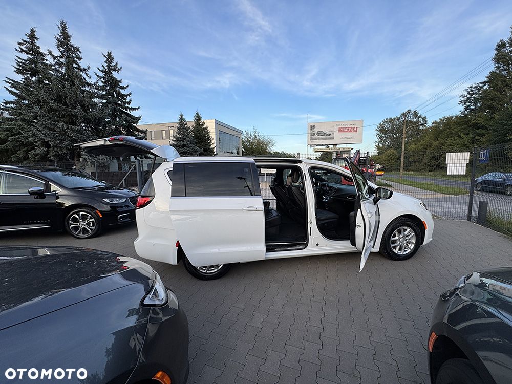 Chrysler Pacifica - 20