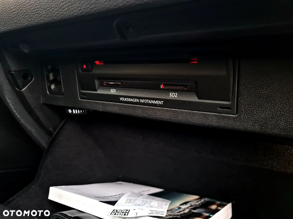 Volkswagen Passat Variant 2.0 TDI SCR DSG BlueMotion Highline - 36