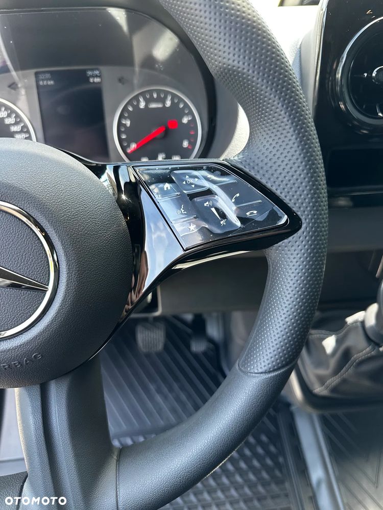 Mercedes-Benz Sprinter - 15