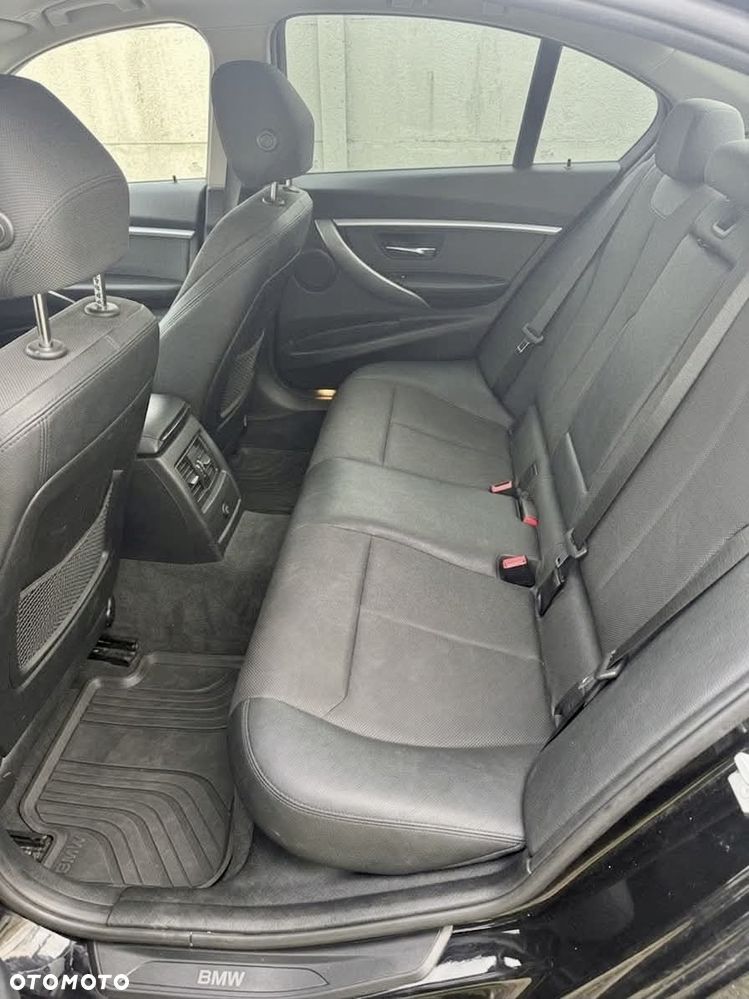 BMW Seria 3 318i - 15