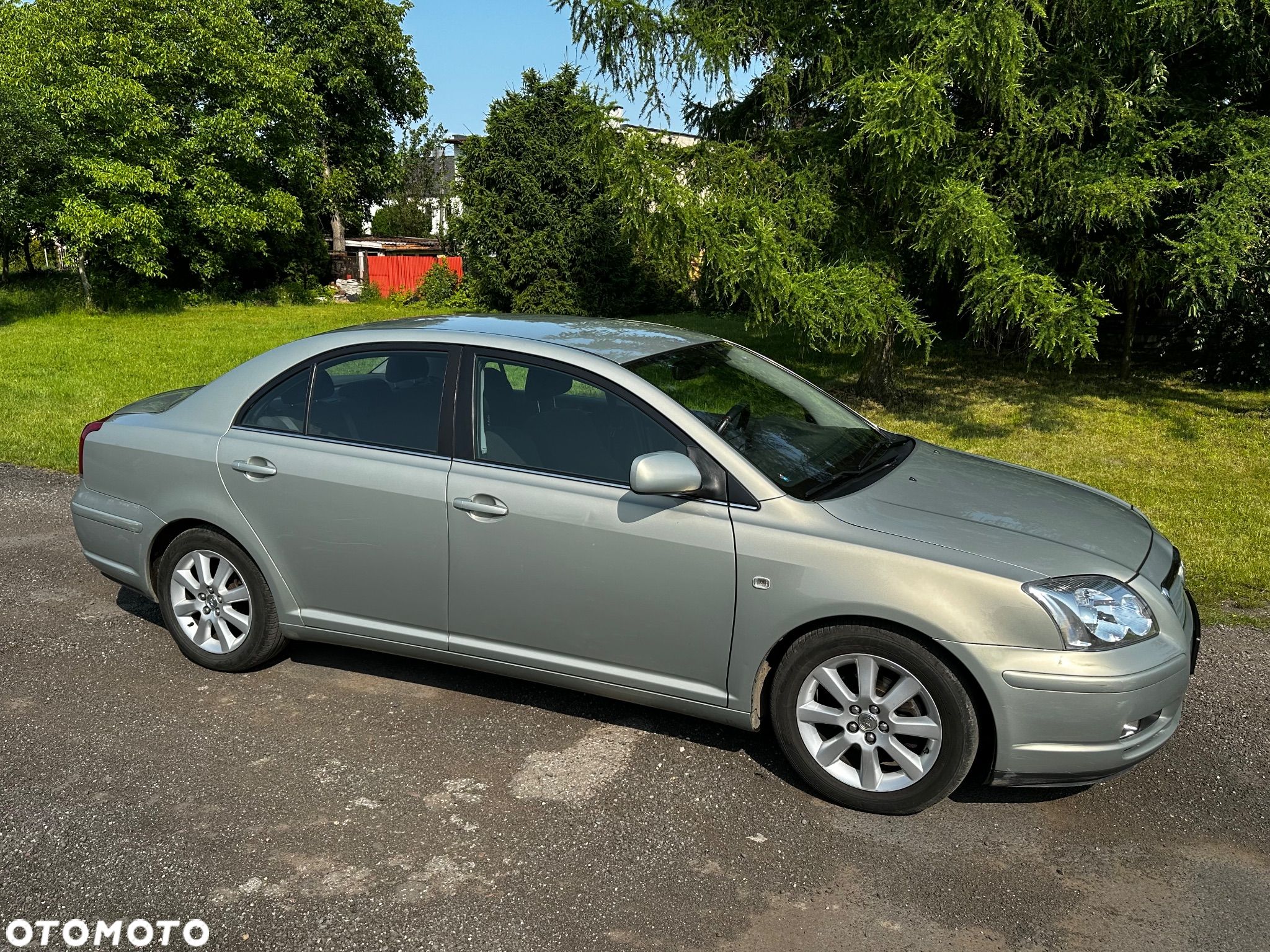 Toyota Avensis 1.8 VVT-i Sol - 1