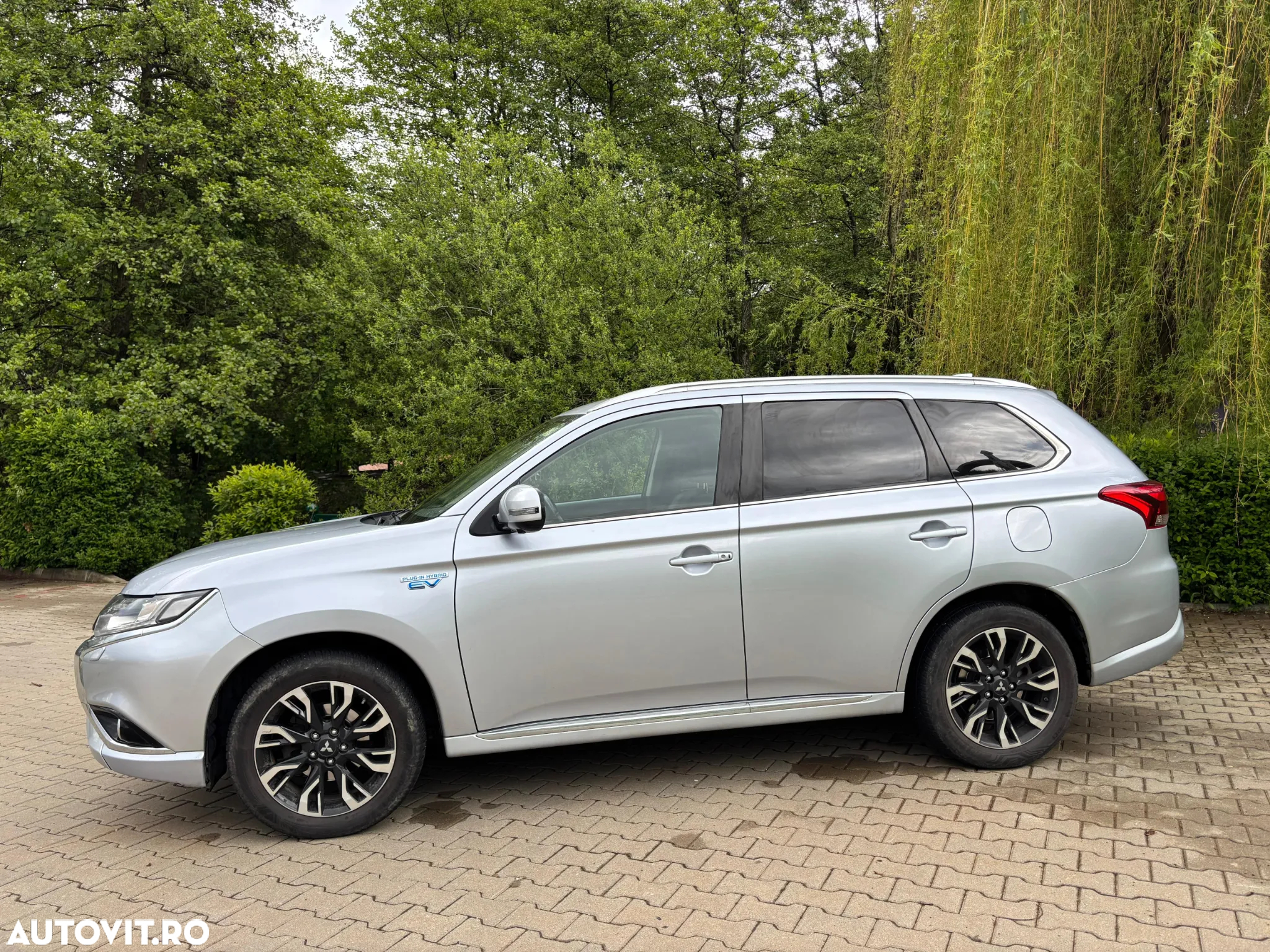 Mitsubishi Outlander - 8