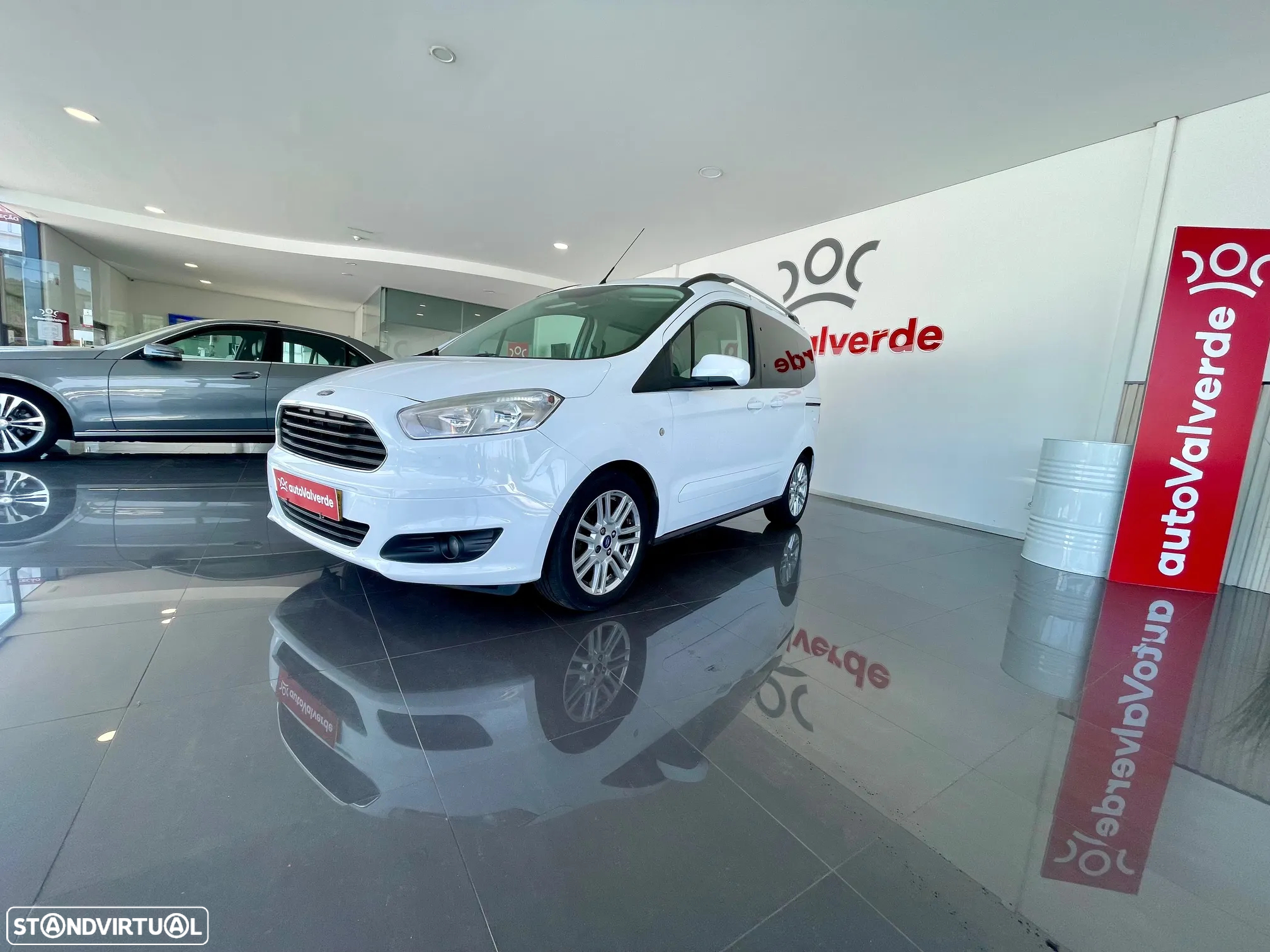 Ford Tourneo Courier 1.0 EcoBoost Titanium - 2