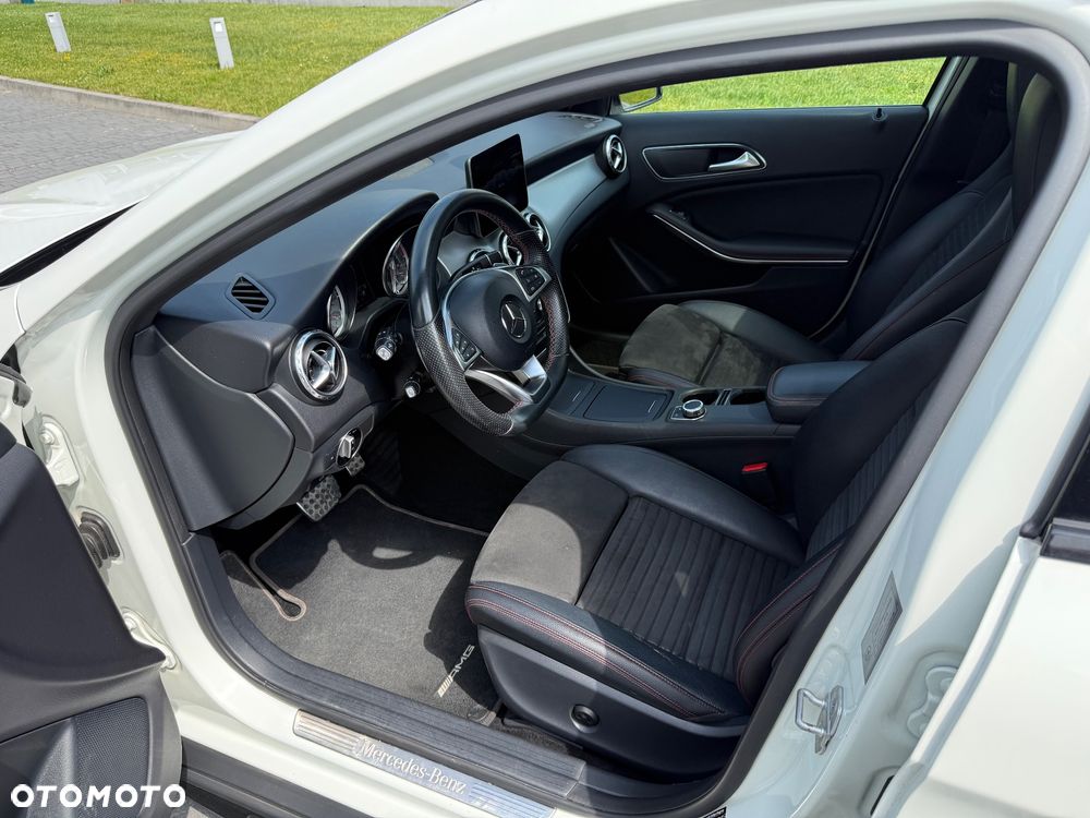 Mercedes-Benz GLA 250 4-Matic AMG Line - 12