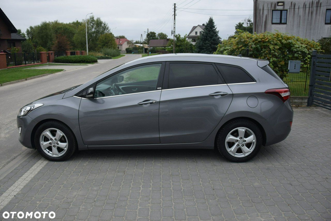 Hyundai i30 blue 1.6 CRDi YES Gold - 14