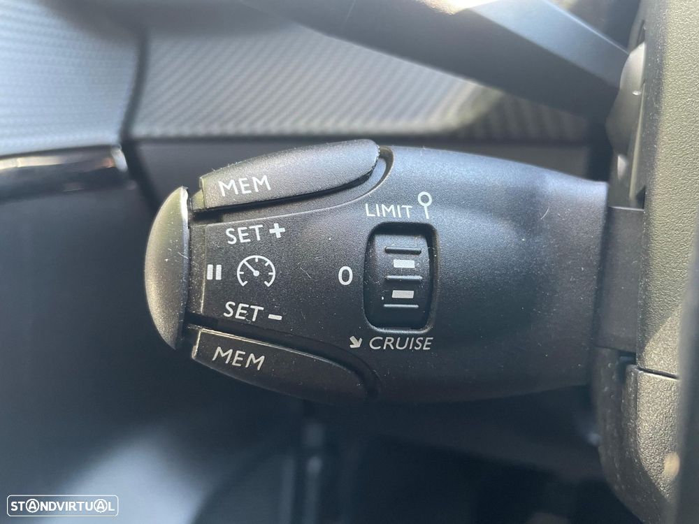 Peugeot 208 1.2 PureTech Allure - 18