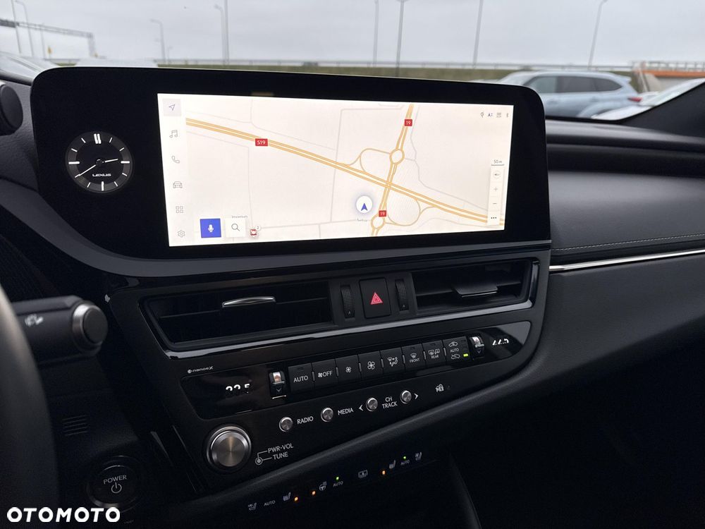 Lexus ES 300h Prestige - 23