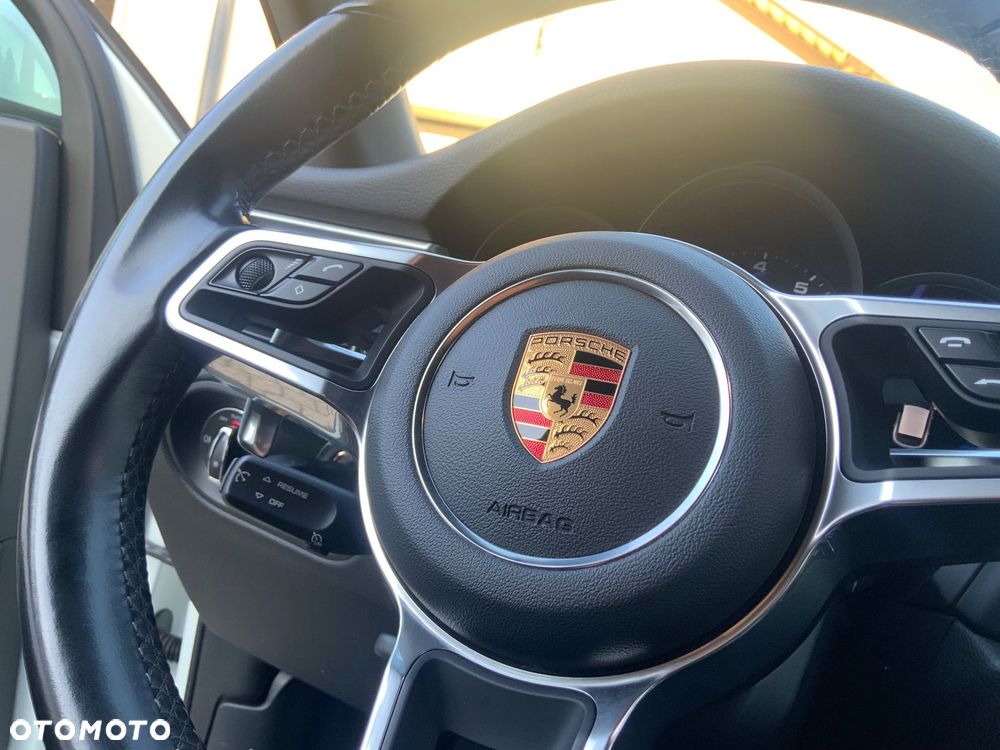 Porsche Macan - 30