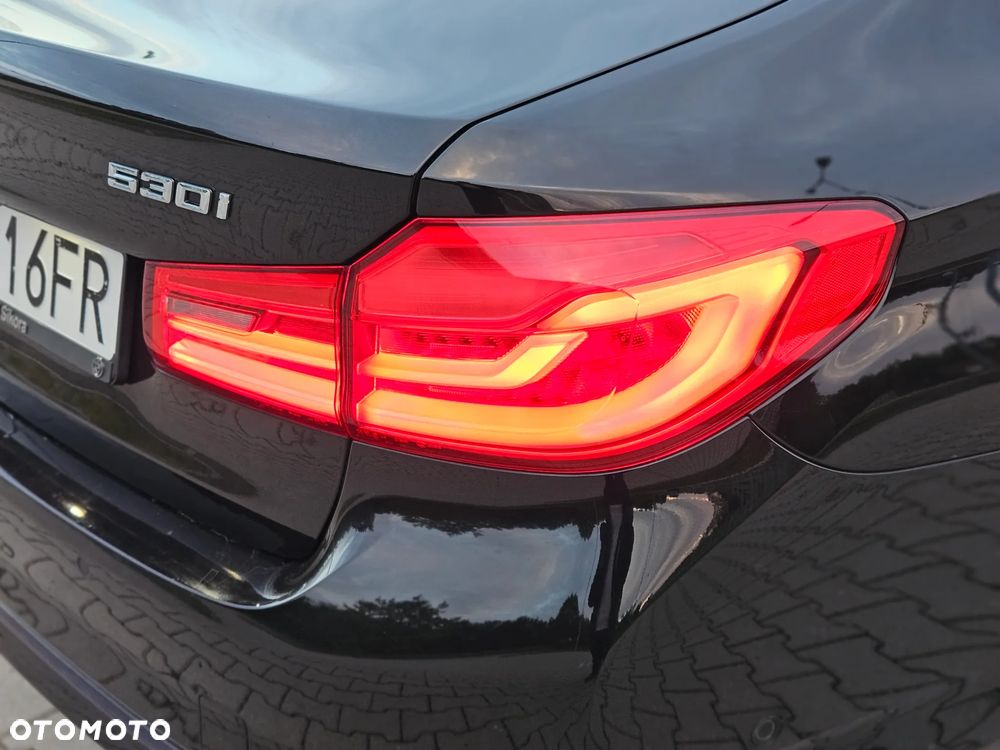 BMW Seria 5 530i xDrive Luxury Line - 17
