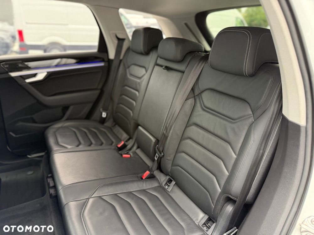 Volkswagen Touareg - 13