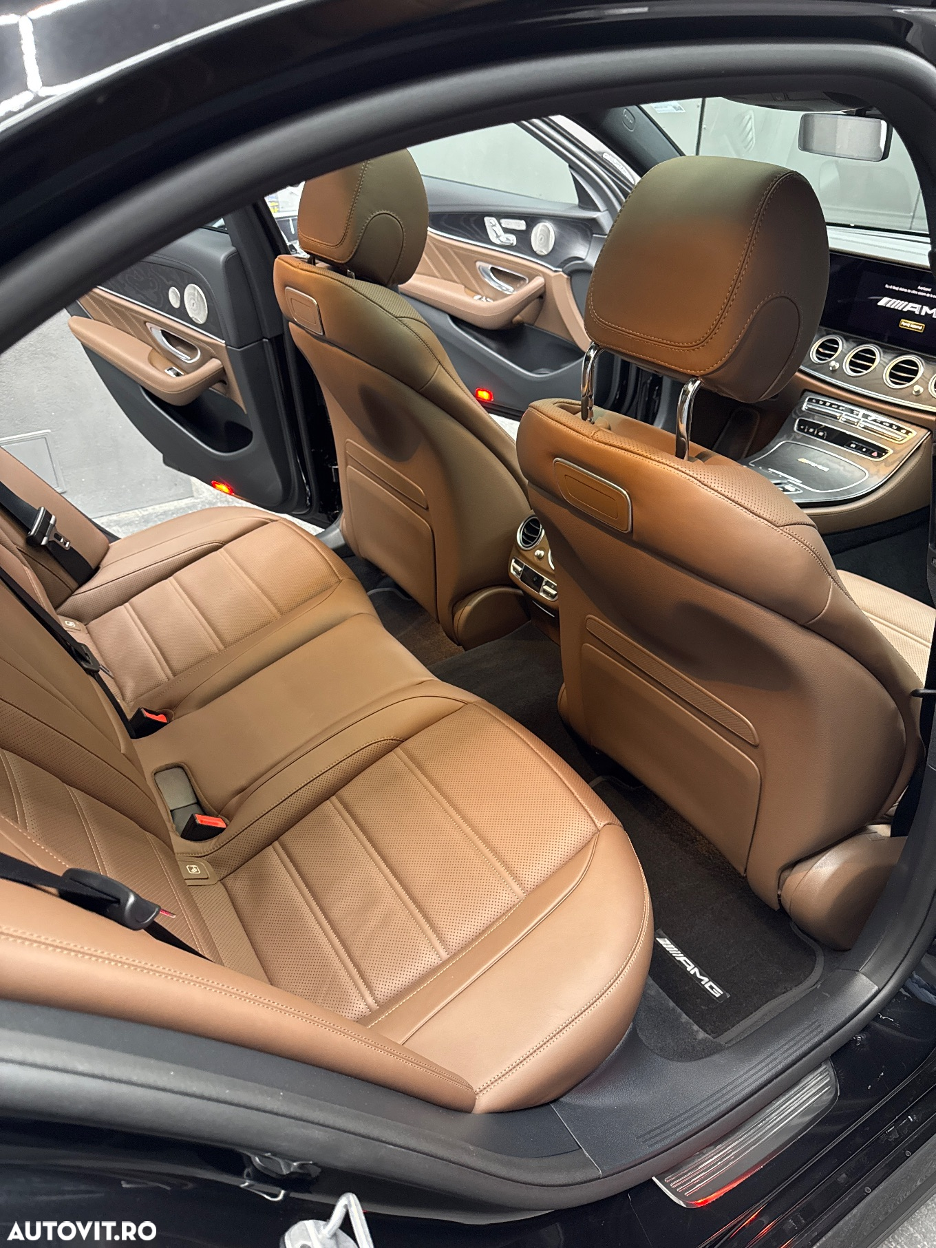 Mercedes-Benz E AMG 63 S 4MATIC - 16