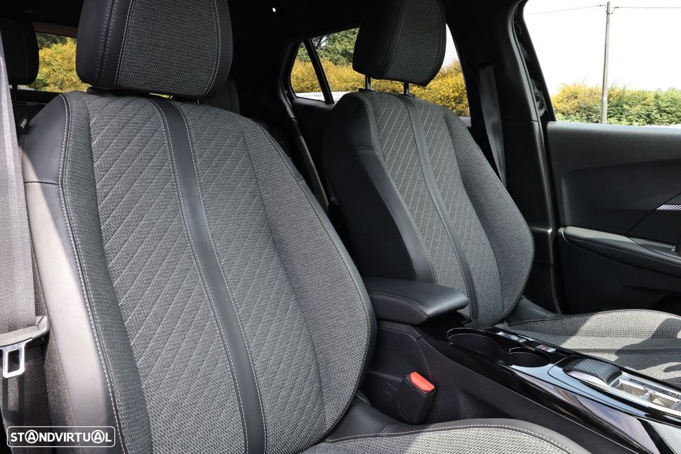 Peugeot 2008 1.2 Hybrid Allure e-DCS6 - 12