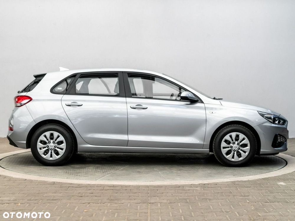 Hyundai i30 1.5 DPI Classic + - 5