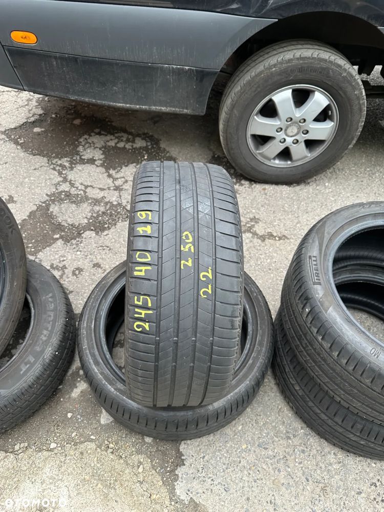 245/40x19 Bridgestone - 2