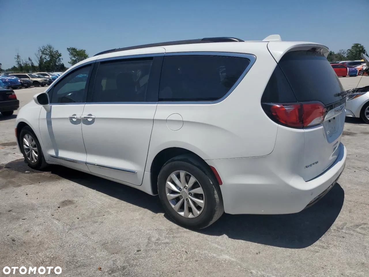 Chrysler Pacifica - 3