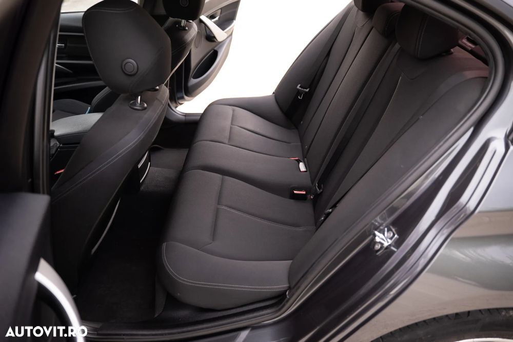 BMW Seria 3 320d Aut. Efficient Dynamics Edition - 24