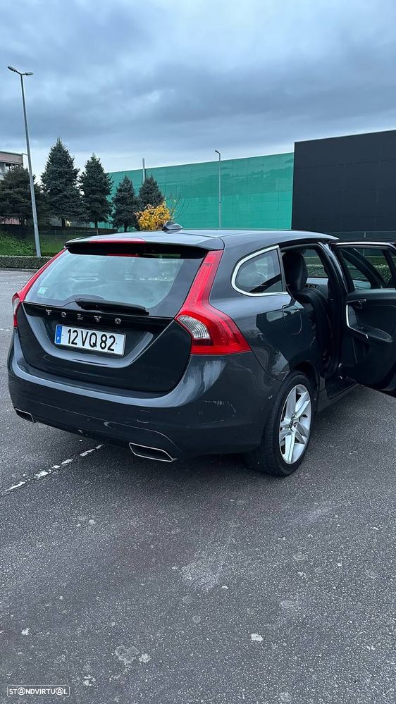 Volvo V60 D6 Plug-In-Hybrid AWD Geartronic Momentum - 3