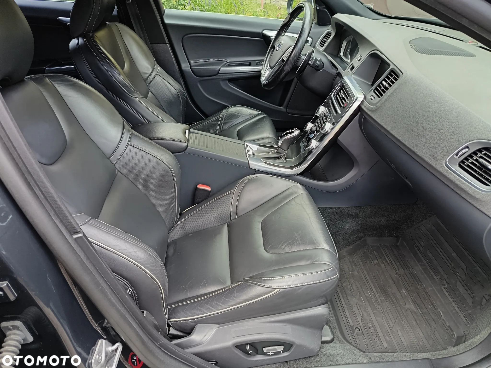 Volvo V60 T6 AWD R-Design Summum - 29