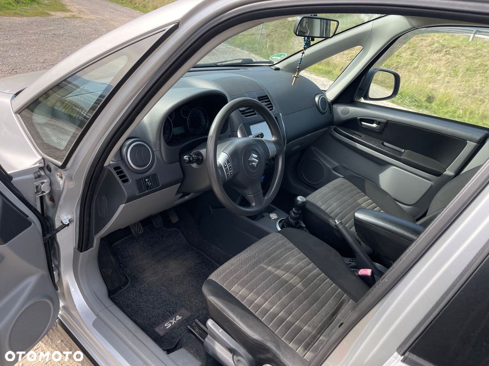 Suzuki SX4 - 10