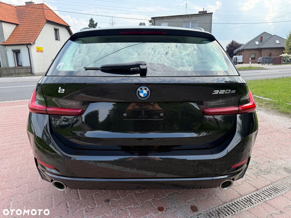 BMW Seria 3 320e PHEV sport - 12