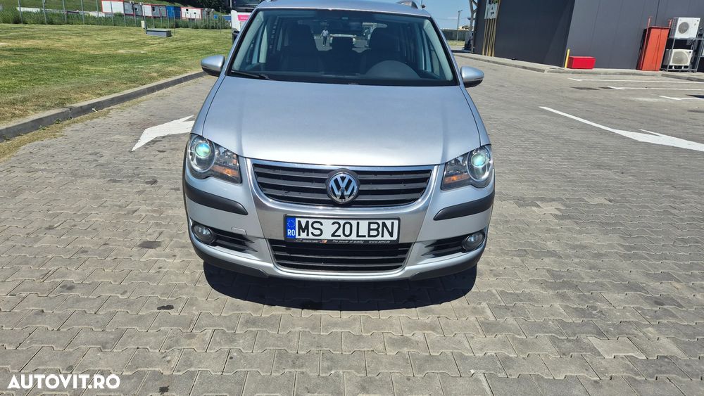 Volkswagen Touran - 1