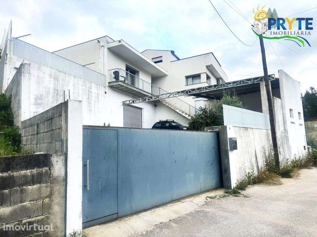 Moradia de tipologia T3 situada na Vila da Sertã - Grande imagem: 2/55