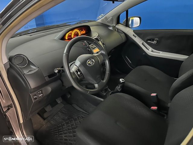 Toyota Yaris 1.0 VVT-i Comfort+P.Style - 9