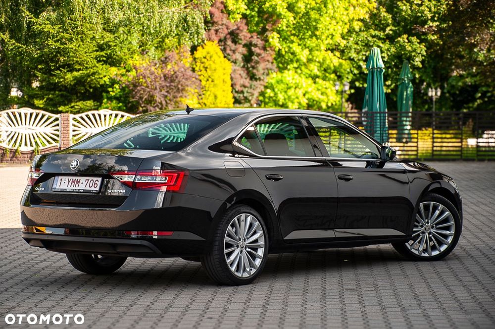 Skoda Superb 2.0 TDI DSG Sportline - 13